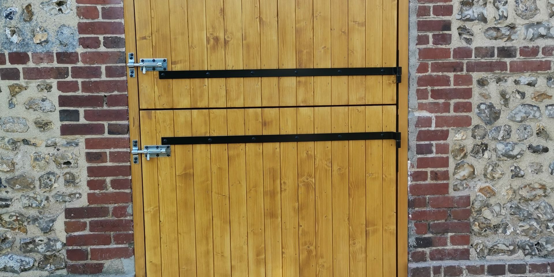 Fabrication d'une parte sur-mesure en bois - Menuiserie Mouquet