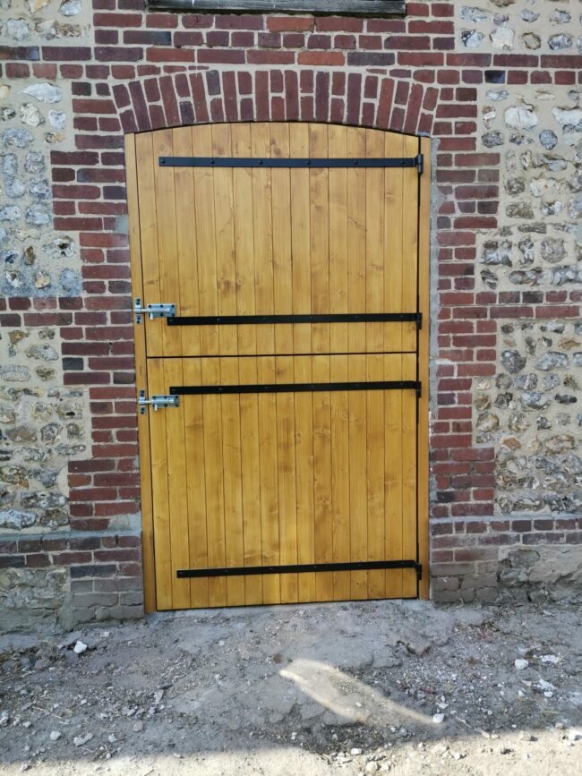 Fabrication d'une parte sur-mesure en bois - Menuiserie Mouquet