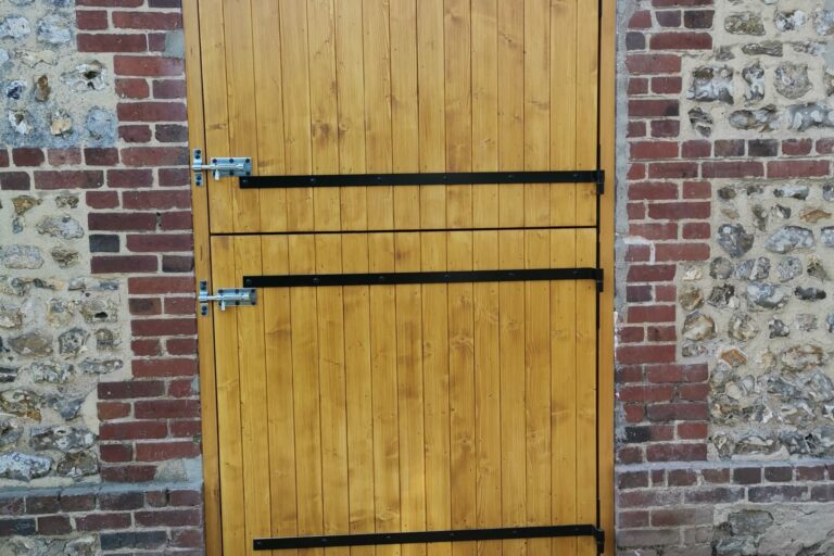 Fabrication d'une parte sur-mesure en bois - Menuiserie Mouquet