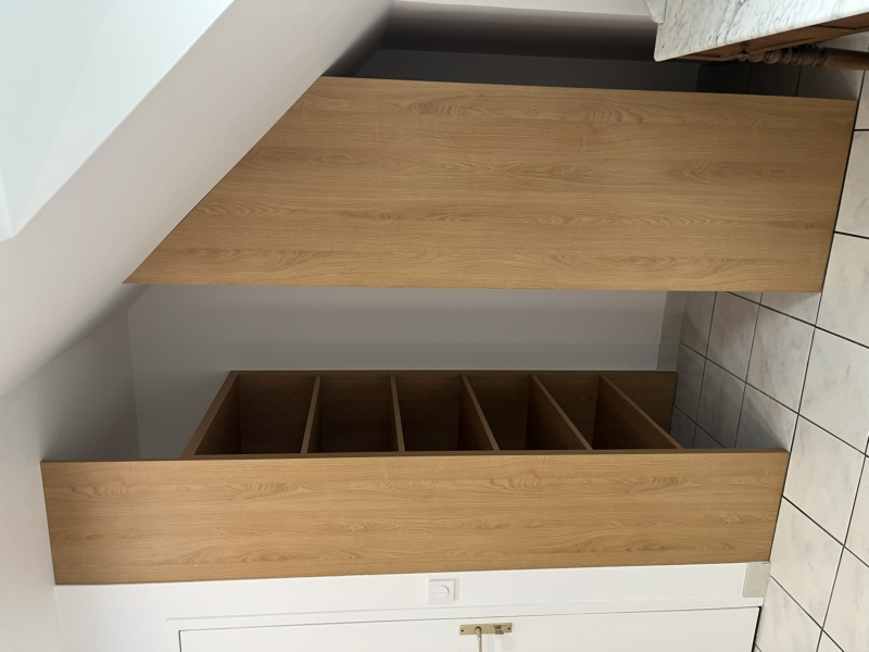 Fabrication sur mesure d'un dressing sous rampant - Menuiserie Mouquet