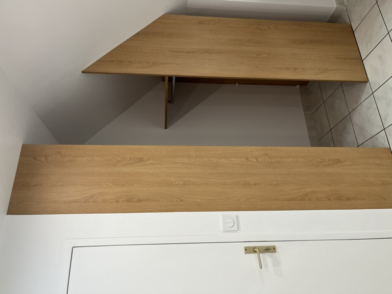 Fabrication sur mesure d'un dressing sous rampant - Menuiserie Mouquet